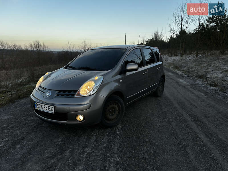 Хэтчбек Nissan Note 2007 в 