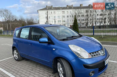 Хэтчбек Nissan Note 2007 в 