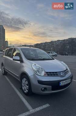 Хэтчбек Nissan Note 2006 в 