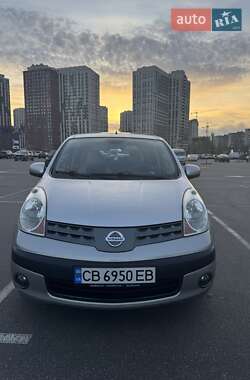 Хэтчбек Nissan Note 2006 в 