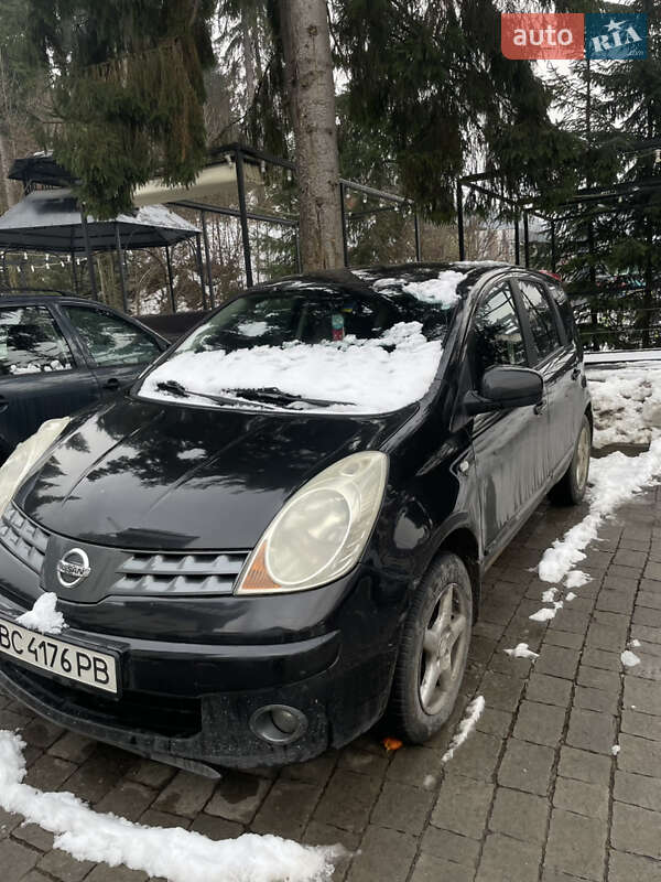 Хэтчбек Nissan Note 2008 в 