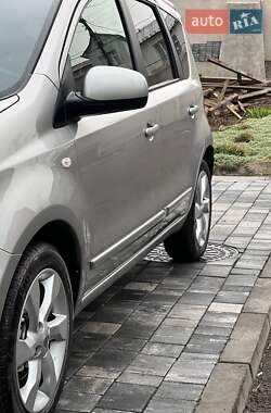 Хэтчбек Nissan Note 2009 в 
