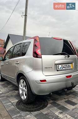 Хэтчбек Nissan Note 2009 в 