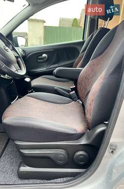 Хэтчбек Nissan Note 2009 в 
