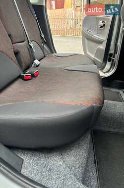 Хэтчбек Nissan Note 2009 в 