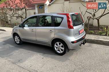 Хэтчбек Nissan Note 2007 в 