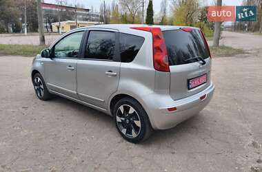 Хэтчбек Nissan Note 2007 в 
