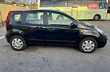 Хэтчбек Nissan Note 2006 в 