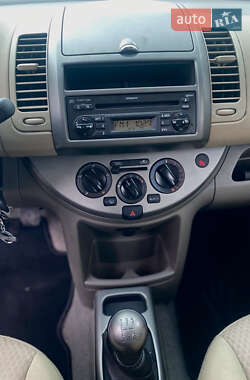 Хэтчбек Nissan Note 2006 в 