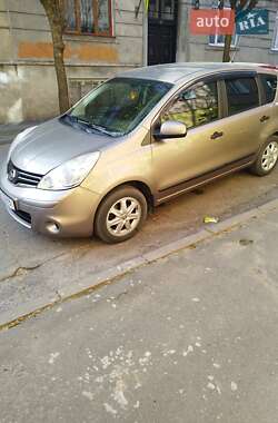 Хэтчбек Nissan Note 2013 в 