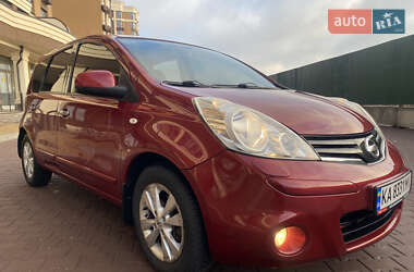 Хэтчбек Nissan Note 2011 в 