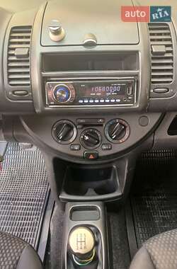 Хэтчбек Nissan Note 2006 в 