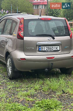 Хэтчбек Nissan Note 2011 в 