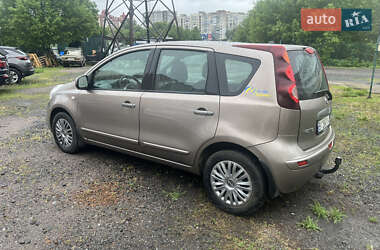 Хэтчбек Nissan Note 2011 в 