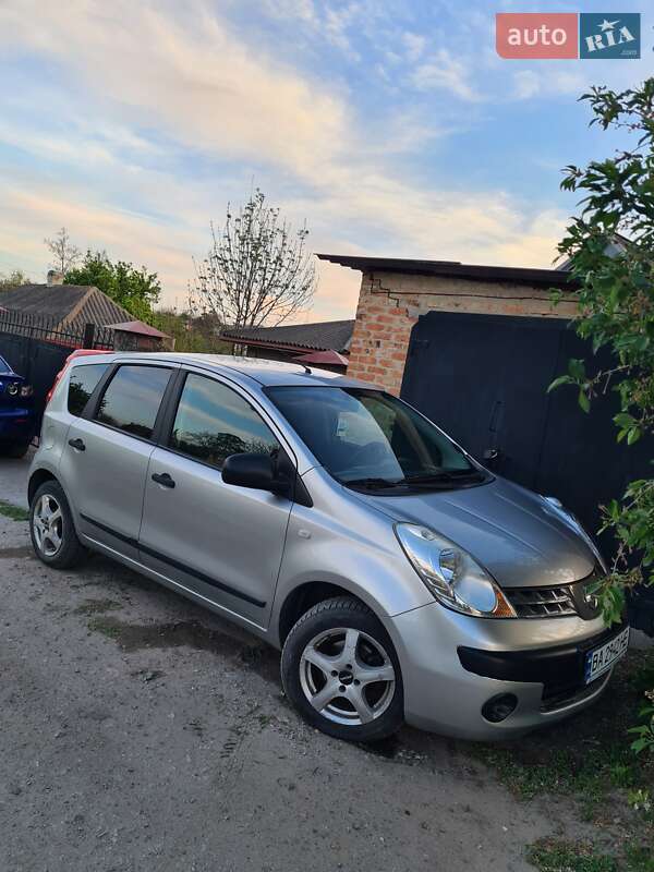 Хетчбек Nissan Note 2006 в Малій Висці