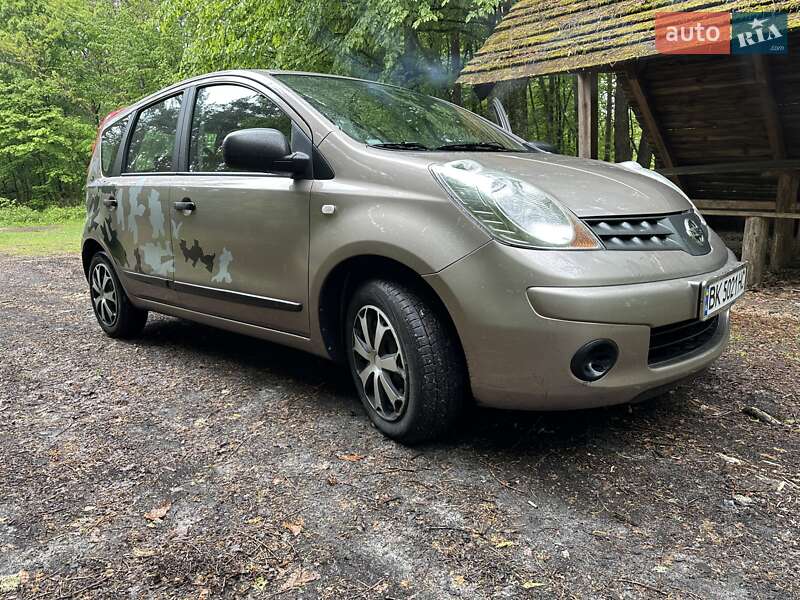 Хэтчбек Nissan Note 2008 в Ровно