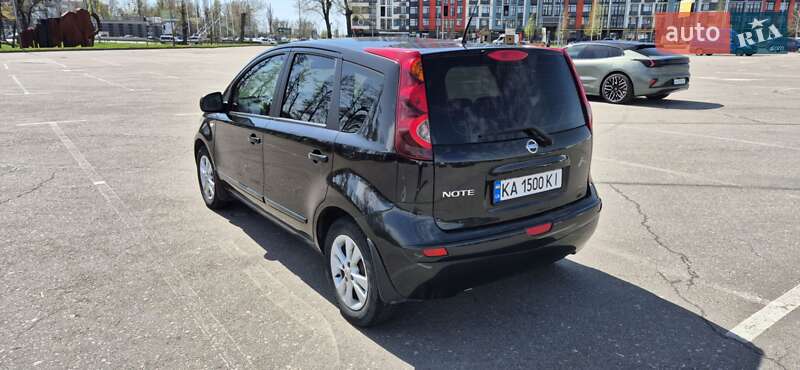 Хетчбек Nissan Note 2010 в Гатне