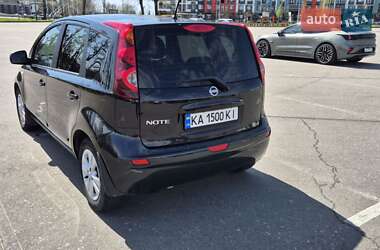 Хэтчбек Nissan Note 2010 в 