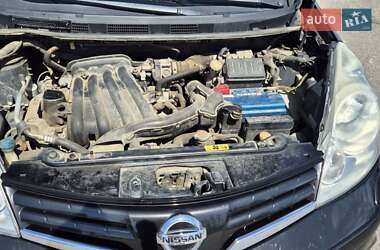 Хэтчбек Nissan Note 2010 в 