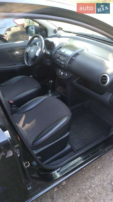Хэтчбек Nissan Note 2006 в 