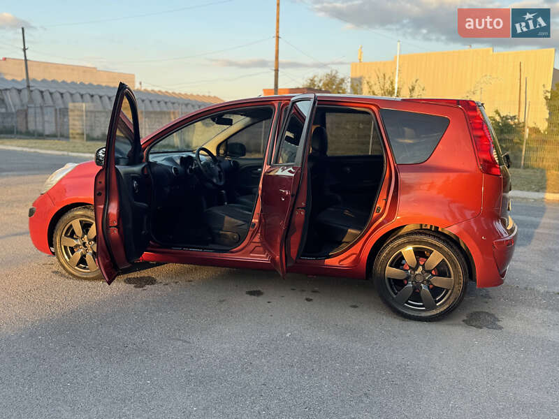 Хэтчбек Nissan Note 2007 в 