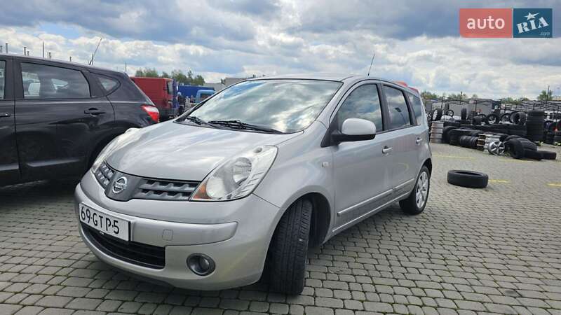 Хетчбек Nissan Note 2008 в Чернівцях