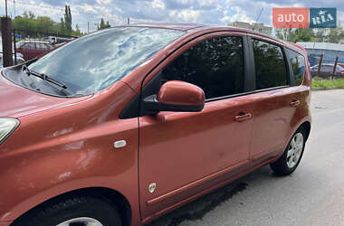 Хэтчбек Nissan Note 2007 в 