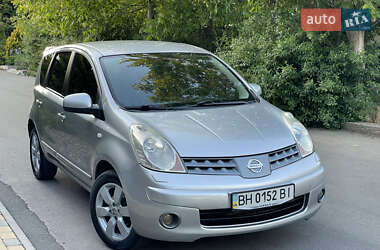 Хэтчбек Nissan Note 2009 в 