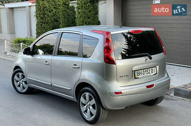 Хэтчбек Nissan Note 2009 в 