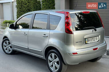 Хэтчбек Nissan Note 2009 в 