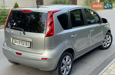 Хэтчбек Nissan Note 2009 в 