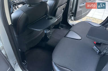 Хэтчбек Nissan Note 2009 в 