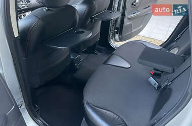 Хэтчбек Nissan Note 2009 в 