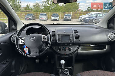 Хэтчбек Nissan Note 2009 в 