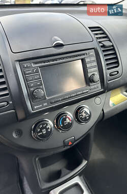 Хэтчбек Nissan Note 2009 в 