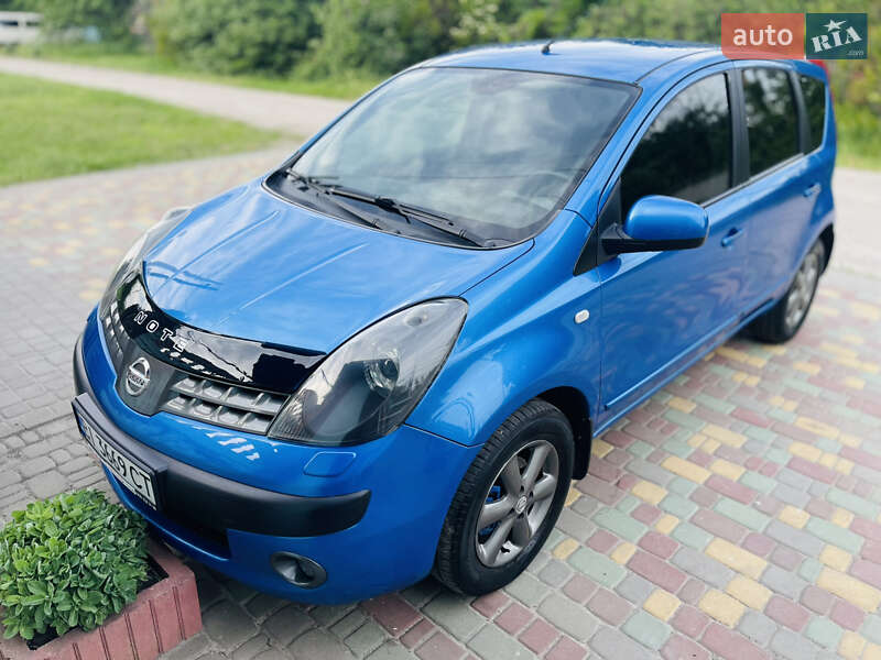 Хэтчбек Nissan Note 2007 в 