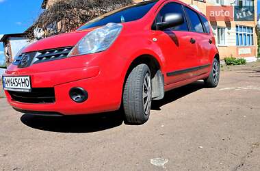 Хэтчбек Nissan Note 2008 в 