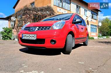 Хэтчбек Nissan Note 2008 в 