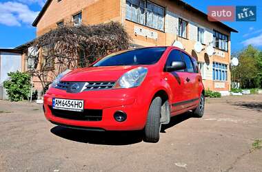 Хэтчбек Nissan Note 2008 в 