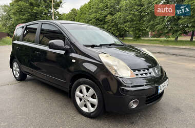 Хэтчбек Nissan Note 2008 в 