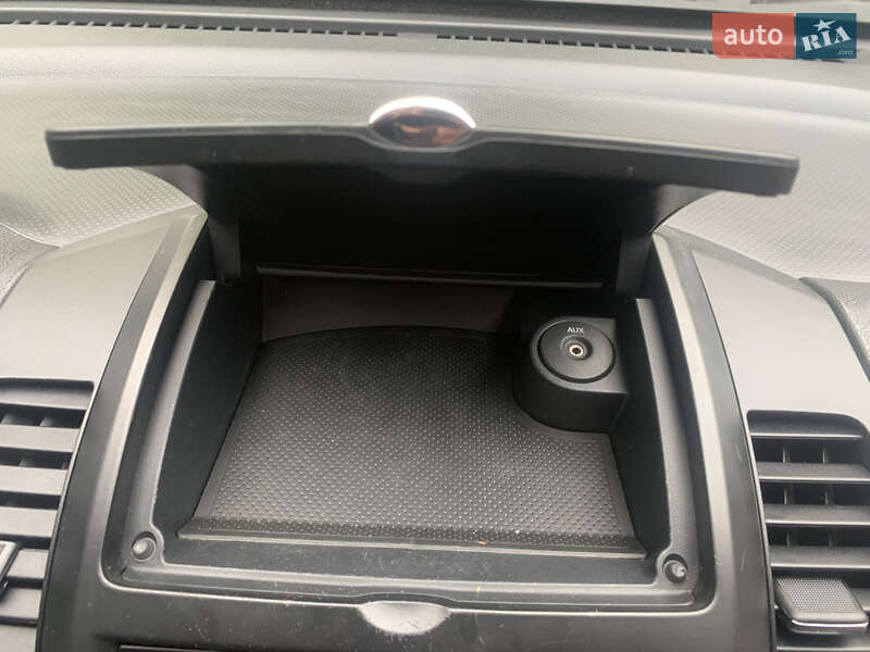 Хэтчбек Nissan Note 2010 в Казатине