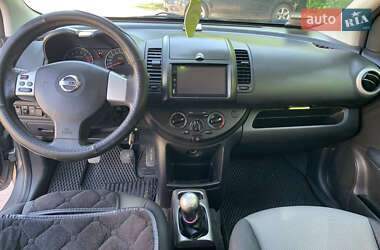 Хэтчбек Nissan Note 2012 в 