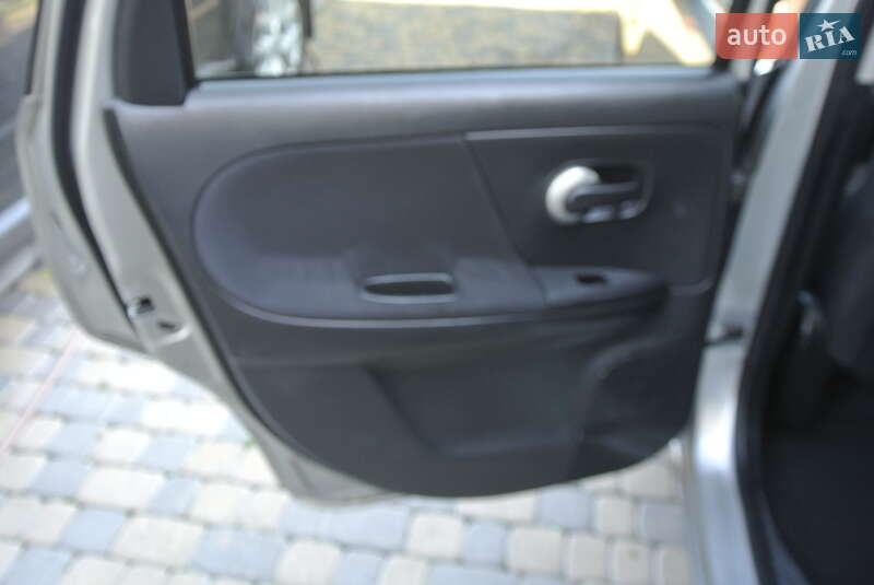 Хэтчбек Nissan Note 2009 в Черновцах