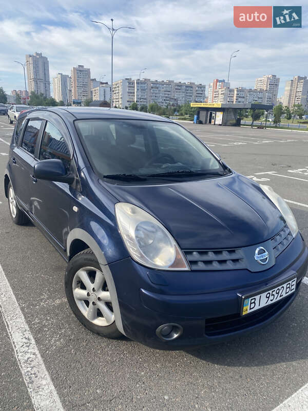 Хэтчбек Nissan Note 2007 в 