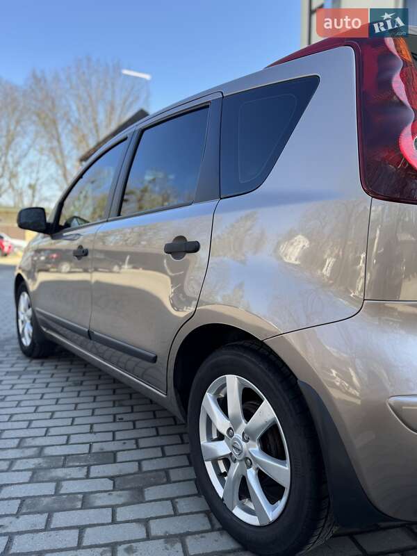 Хетчбек Nissan Note 2011 в Чернівцях