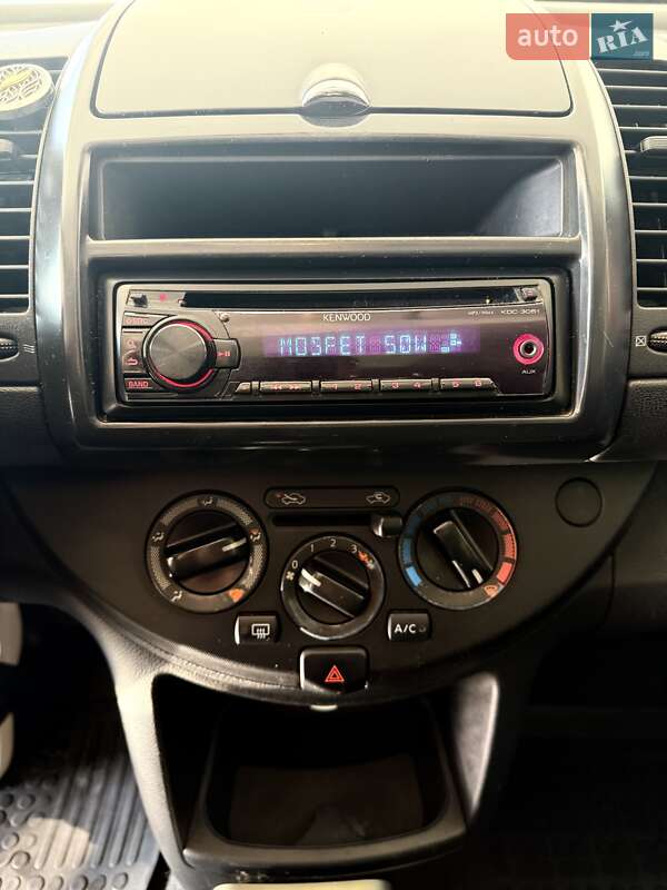 Хетчбек Nissan Note 2011 в Чернівцях