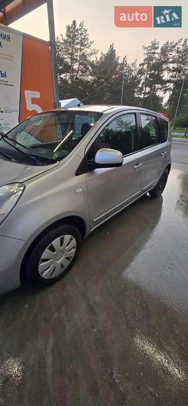 Хетчбек Nissan Note 2006 в Вараші