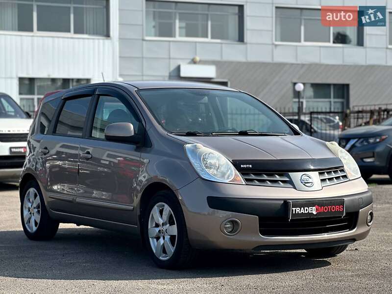 Хэтчбек Nissan Note 2007 в 