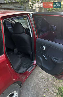Хэтчбек Nissan Note 2011 в 