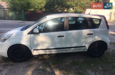 Хэтчбек Nissan Note 2012 в 